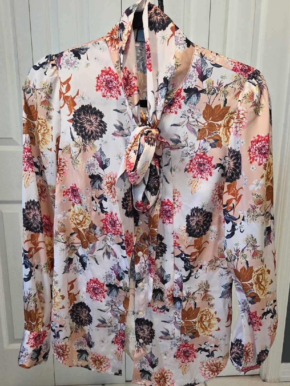 Sz 6 (UK 10) - Hawes & Curtis Tie-Neck Floral Blouse in Cream and Pink